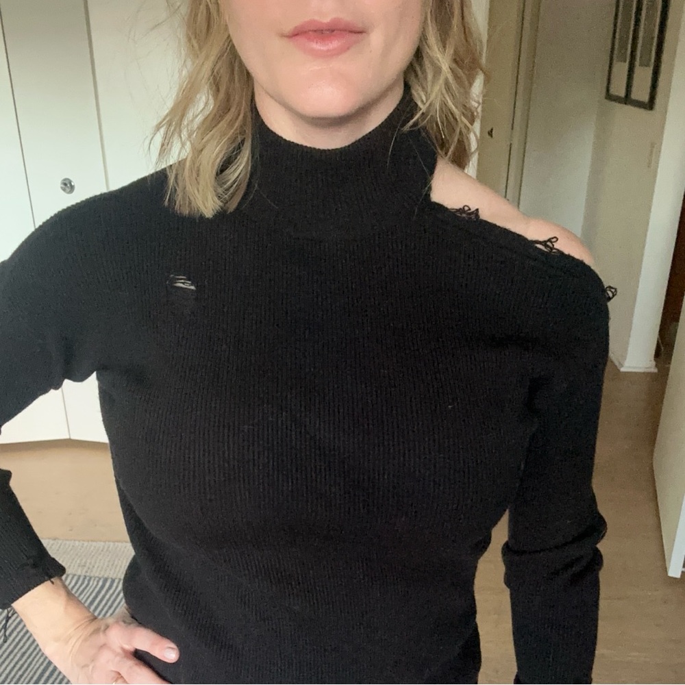 Guess Women’s Black Cold Shoulder Turtleneck XS